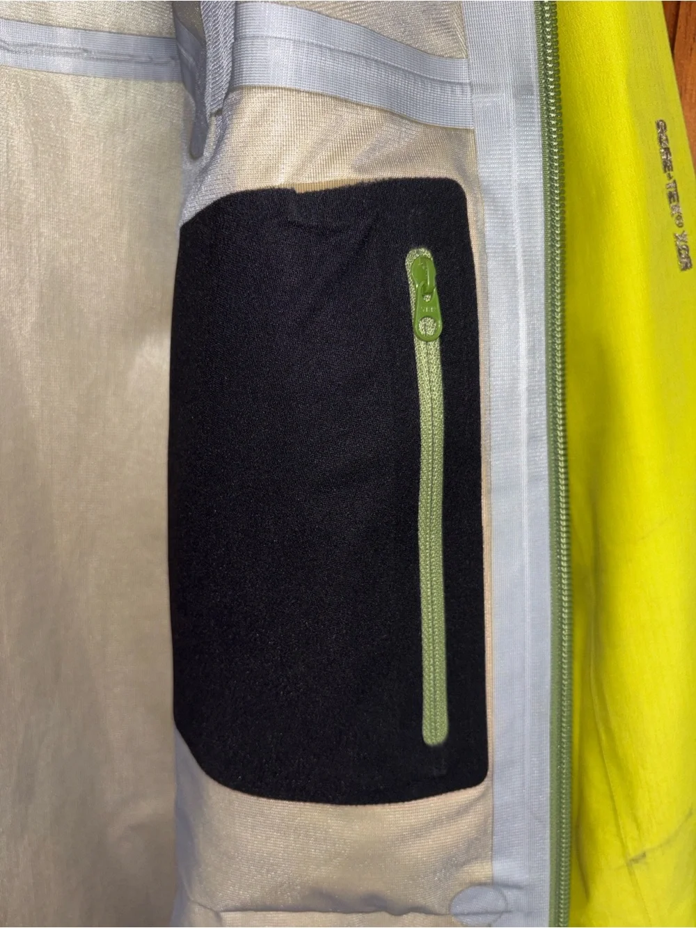 Arc'teryx Beta AR Jacket - Picture 7 of 13